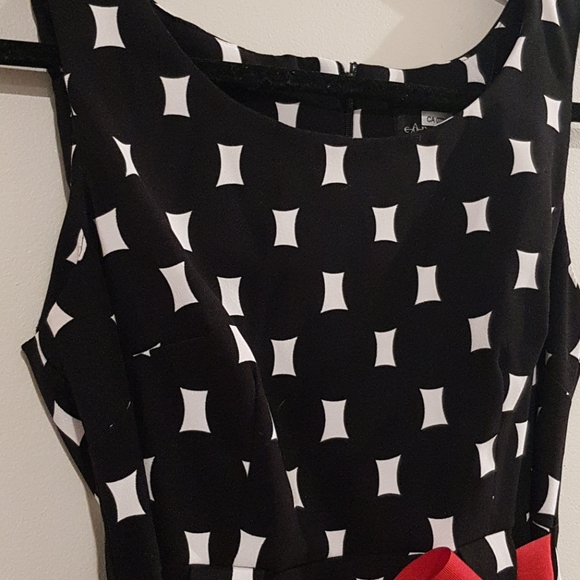 Dress - Picture 2 of 3